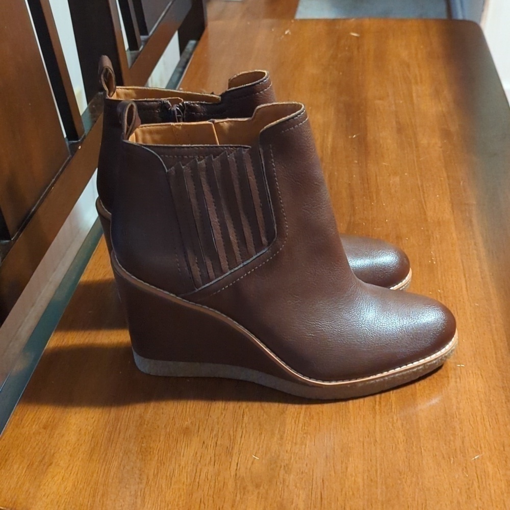 Zodiac Brown Wedge Ankle Booties Women's Size 10